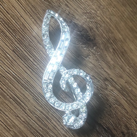 Jewelry - VINTAGE RHINESTONE Musical Note
